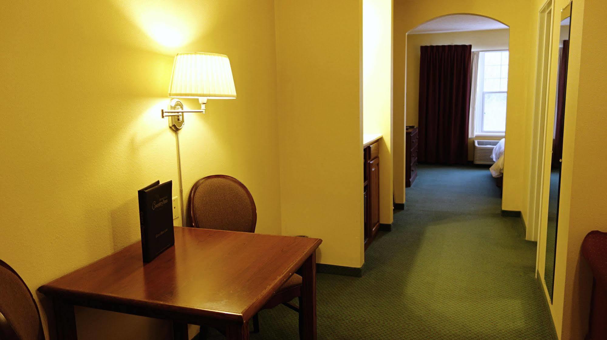 Country Inn River Falls Bagian luar foto