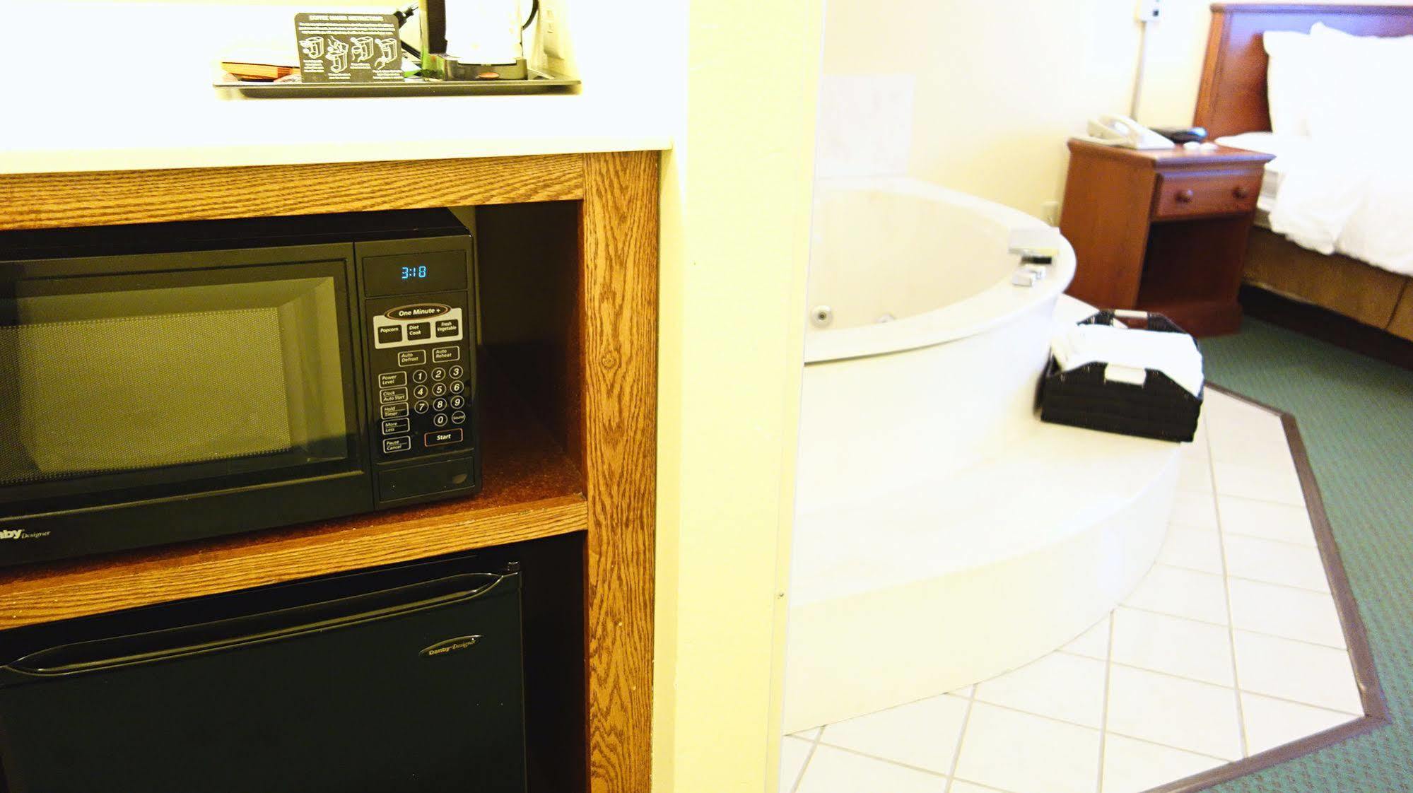 Country Inn River Falls Bagian luar foto